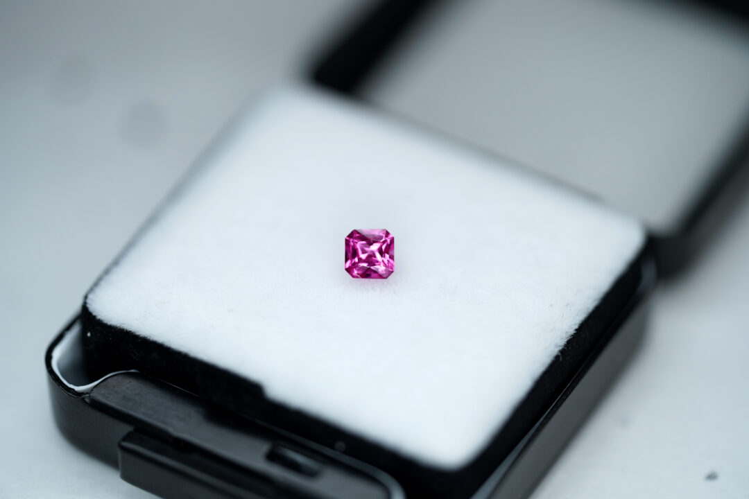 ホットピンクスピネル 0.42ct タンザニア・マヘンゲ産 - 画像 (5)
