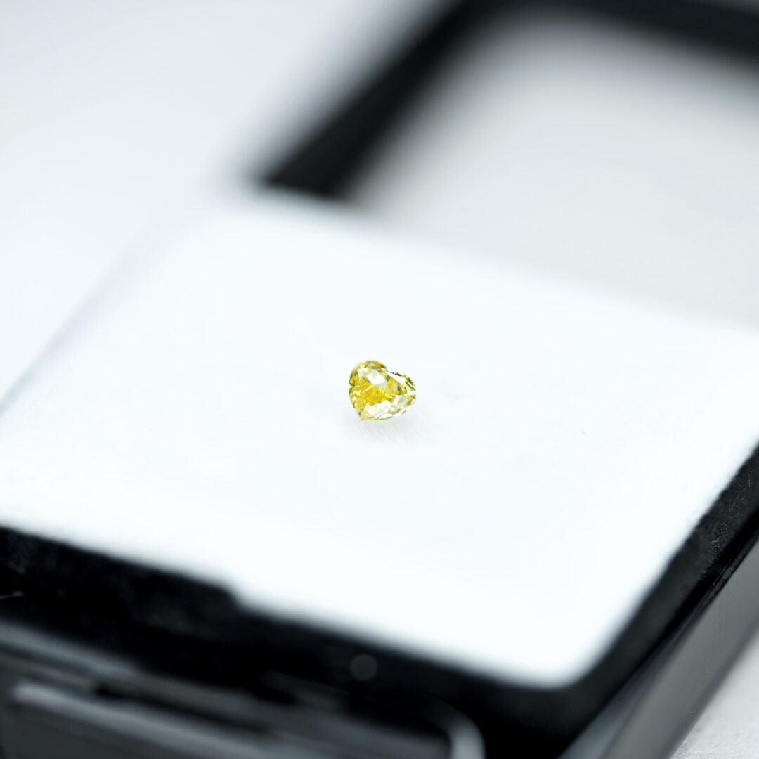 天然イエローダイヤモンド Fancy Vivid Yellow 0.194ct AGT - 画像 (5)