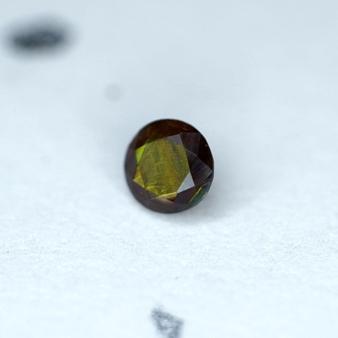 レインボーガーネット 0.376ct 奈良県産 - 画像 (3)