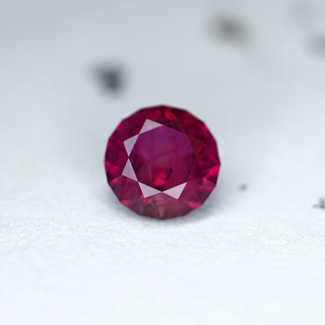 レッドベリル ビクスバイト 0.656ct アメリカ・ユタ州産 CGL - 画像 (2)