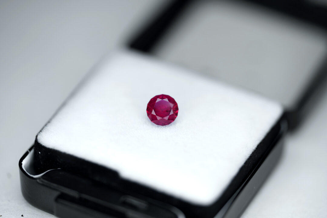 レッドベリル ビクスバイト 0.656ct アメリカ・ユタ州産 CGL - 画像 (5)