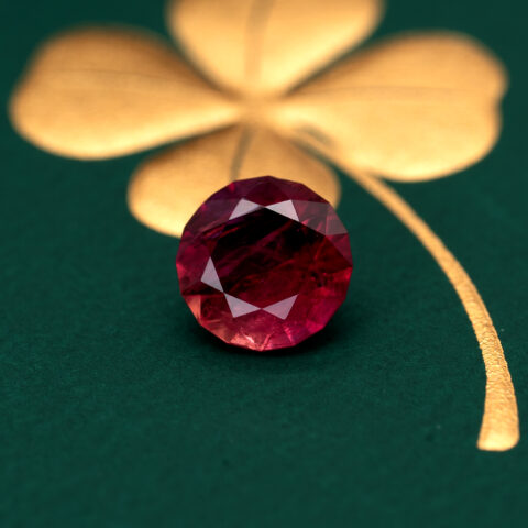 レッドベリル ビクスバイト 0.656ct アメリカ・ユタ州産 CGL