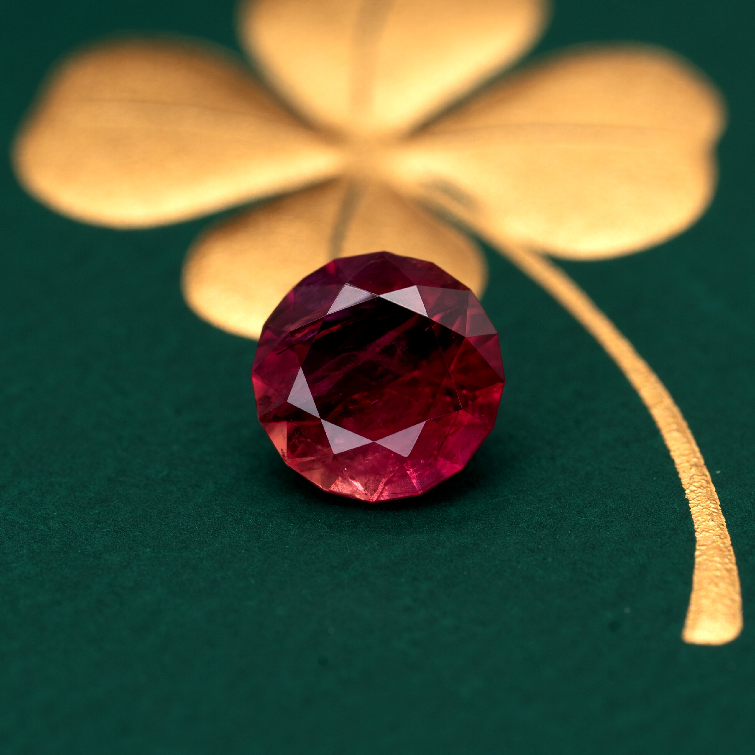 レッドベリル ビクスバイト 0.656ct アメリカ・ユタ州産 CGL