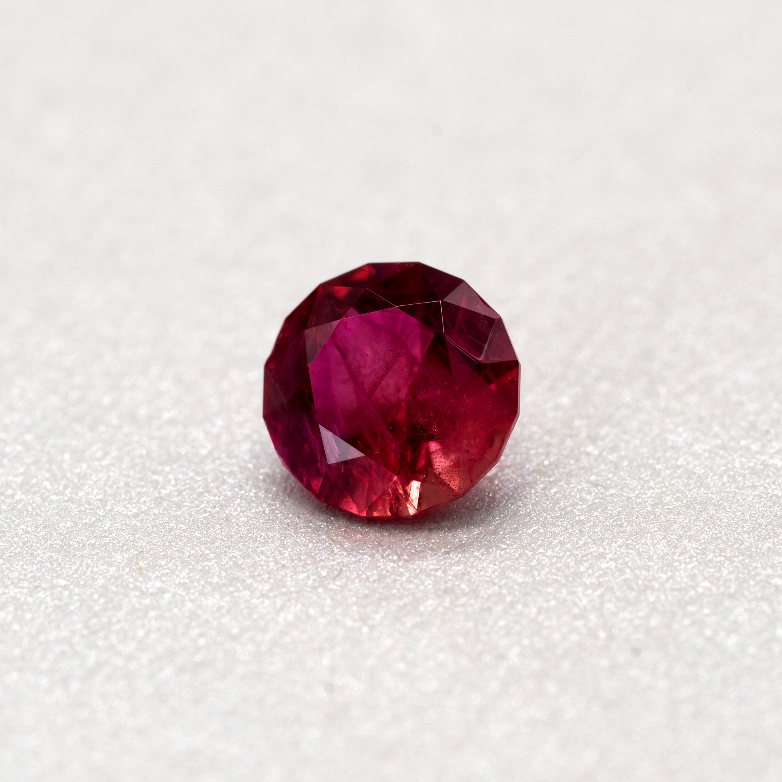 レッドベリル ビクスバイト 0.656ct アメリカ・ユタ州産 CGL - 画像 (3)