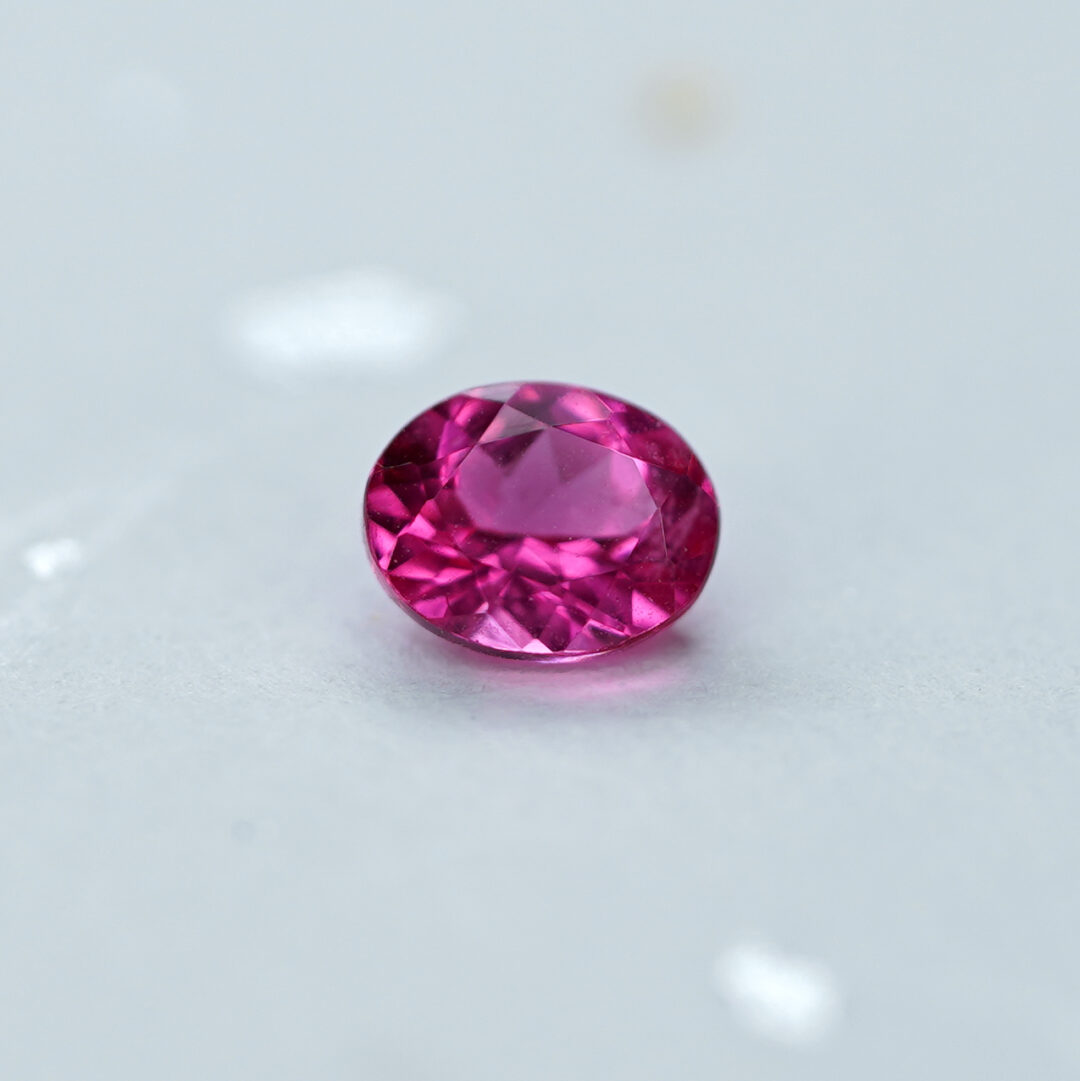 ホットピンクスピネル 0.41ct タンザニア・マヘンゲ産 - 画像 (2)