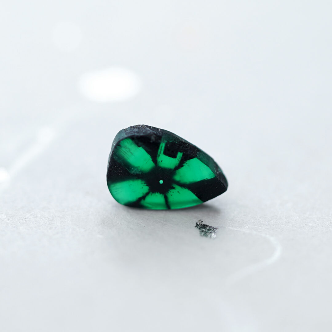 トラピッチェエメラルド 0.58ct コロンビア産 - 画像 (2)