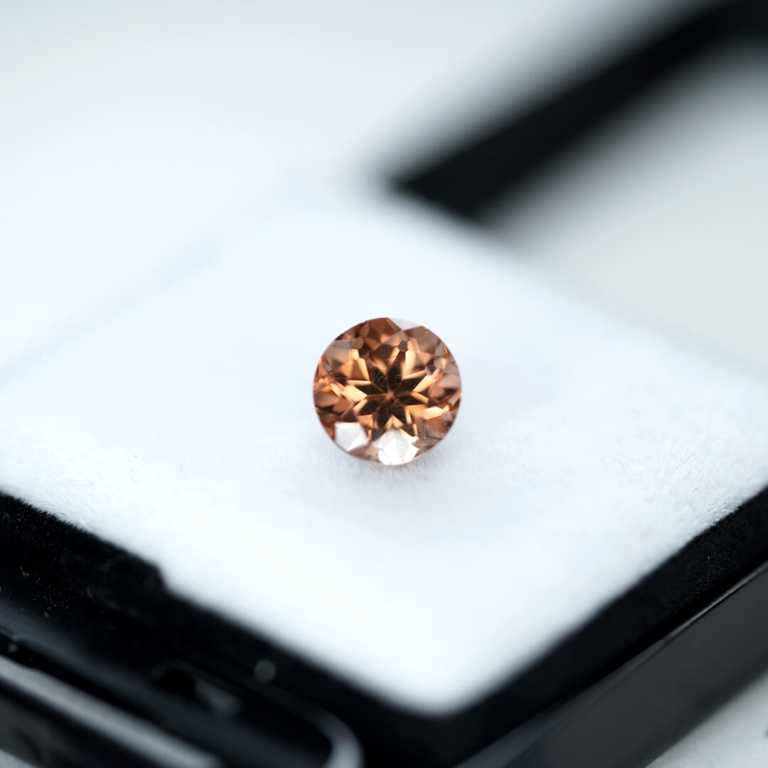非加熱ジルコン 2.96ct タンザニア産 - 画像 (5)