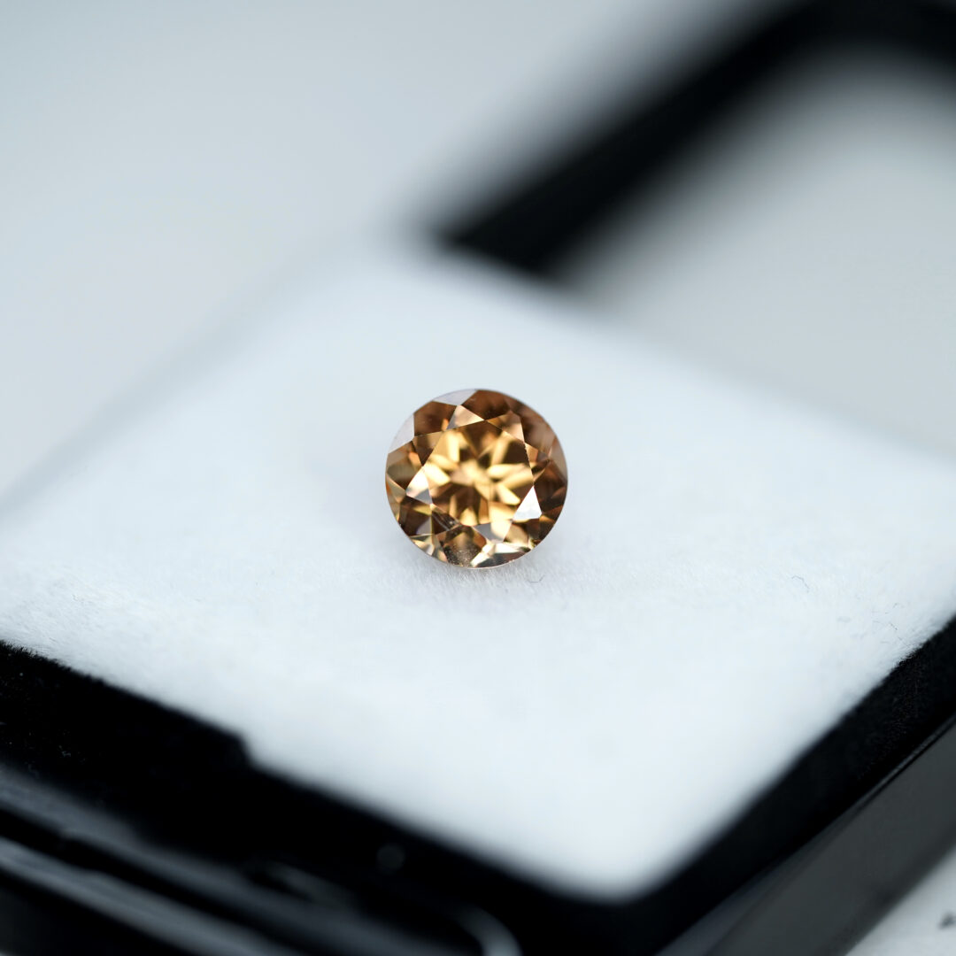非加熱ジルコン 2.47ct タンザニア産 - 画像 (5)