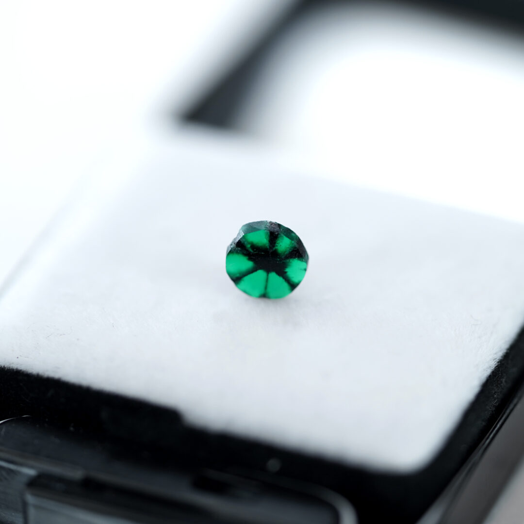 トラピッチェエメラルド 0.56ct コロンビア産 - 画像 (5)