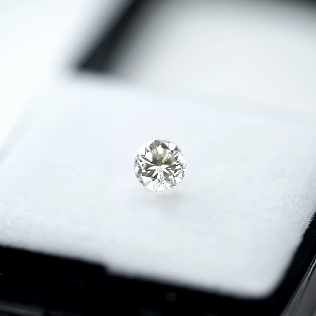 蛍光性ダイヤモンド 0.836ct M SI-2 CGL - 画像 (5)