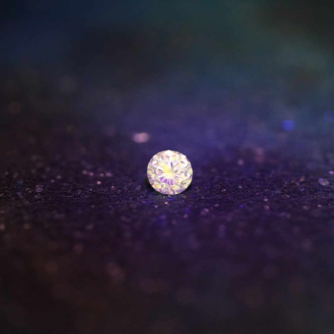 蛍光性ダイヤモンド 0.836ct M SI-2 CGL - 画像 (6)