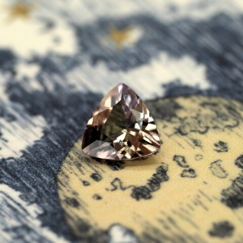 バイカラーピーチゾイサイト 0.50ct タンザニア産