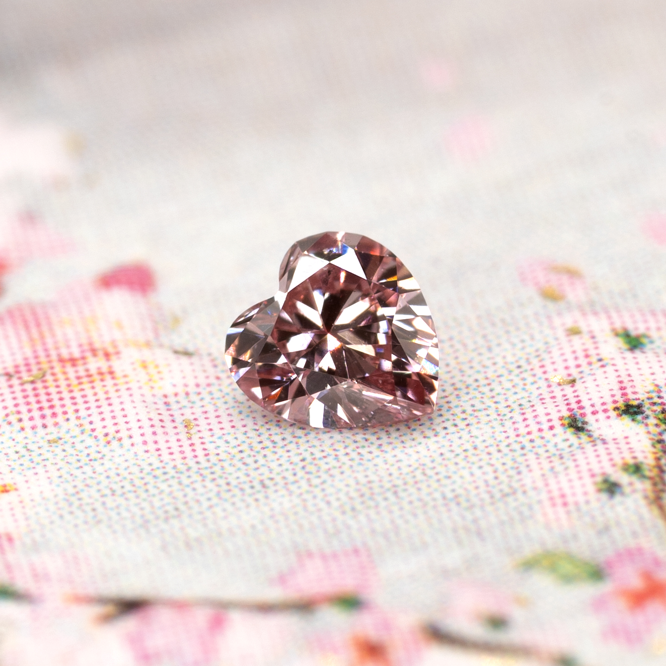 天然ピンクダイヤモンド Fancy Intense Pink 0.063ct CGL
