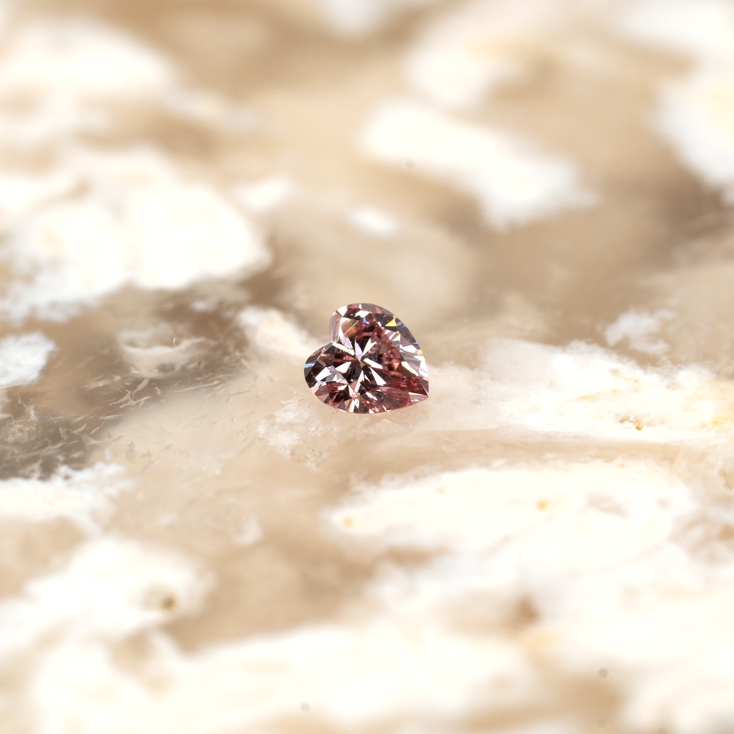 天然ピンクダイヤモンド Fancy Intense Pink 0.063ct CGL - 画像 (7)