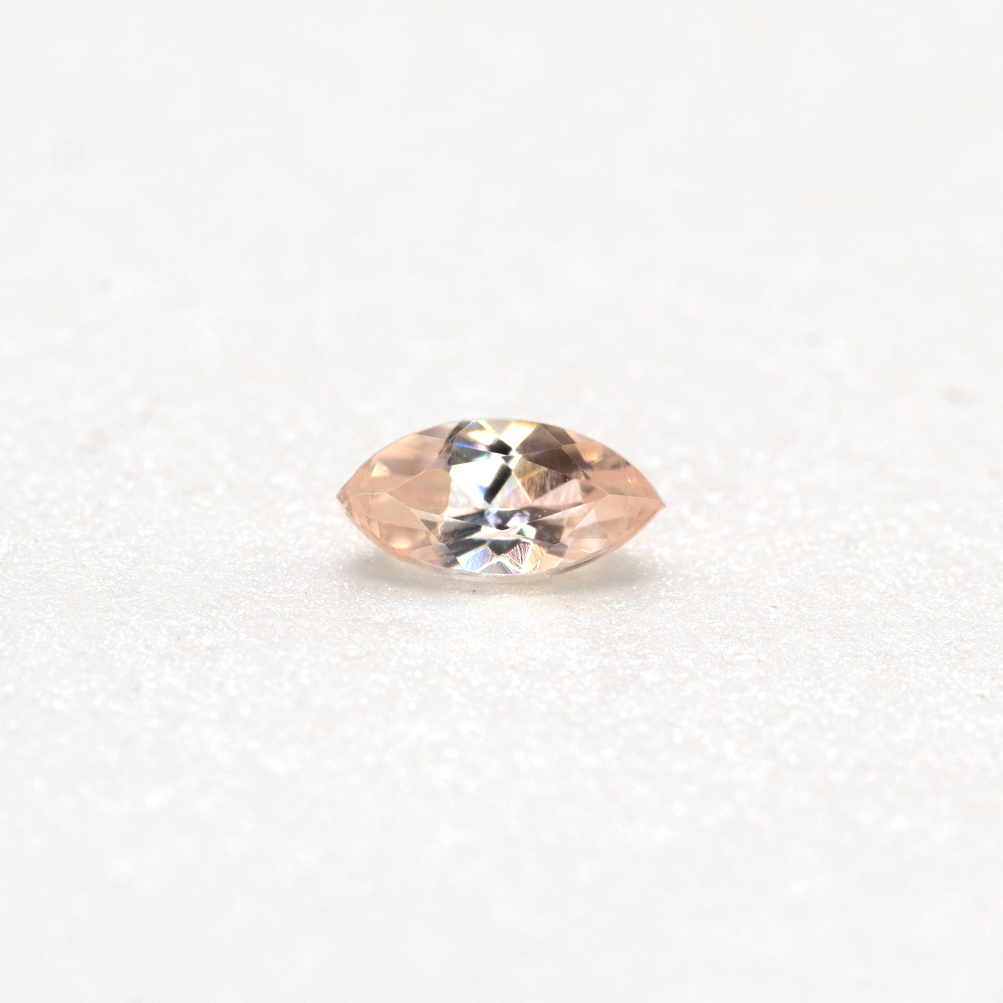 ピーチベニトアイト 0.08ct アメリカ・サンベニト産 - 画像 (2)