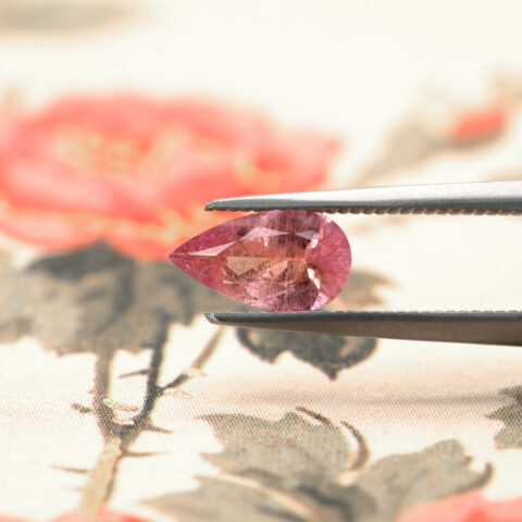 ペツォッタイト 0.38ct マダガスカル産