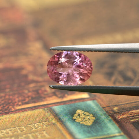 ペツォッタイト 0.46ct マダガスカル産