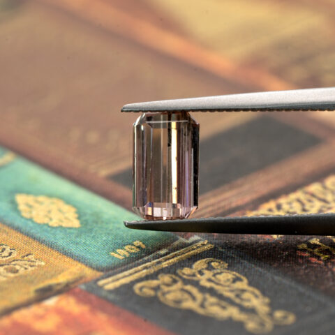 非加熱オレンジゾイサイト 0.690ct タンザニア産 CGL