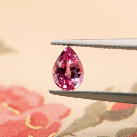 アヤナスピネル 0.30ct タンザニア・マヘンゲ産