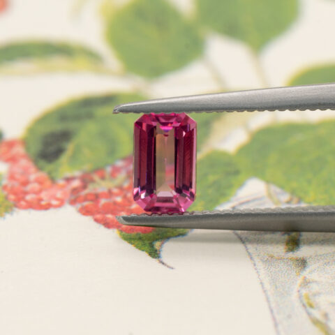 アヤナスピネル 0.33ct タンザニア・マヘンゲ産