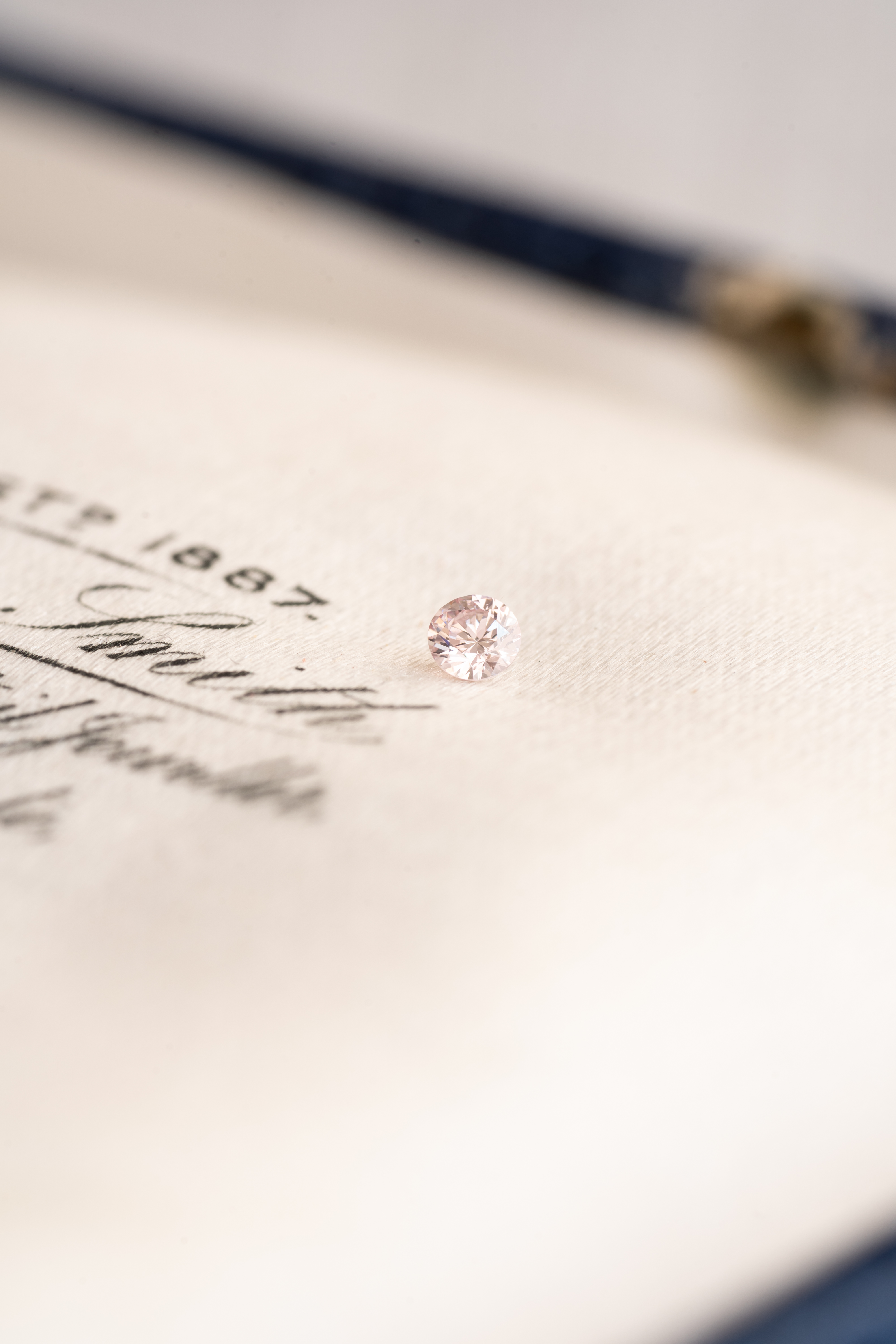 ピンクダイヤモンド 0.073ct Fancy Light Purplish Pink CGL