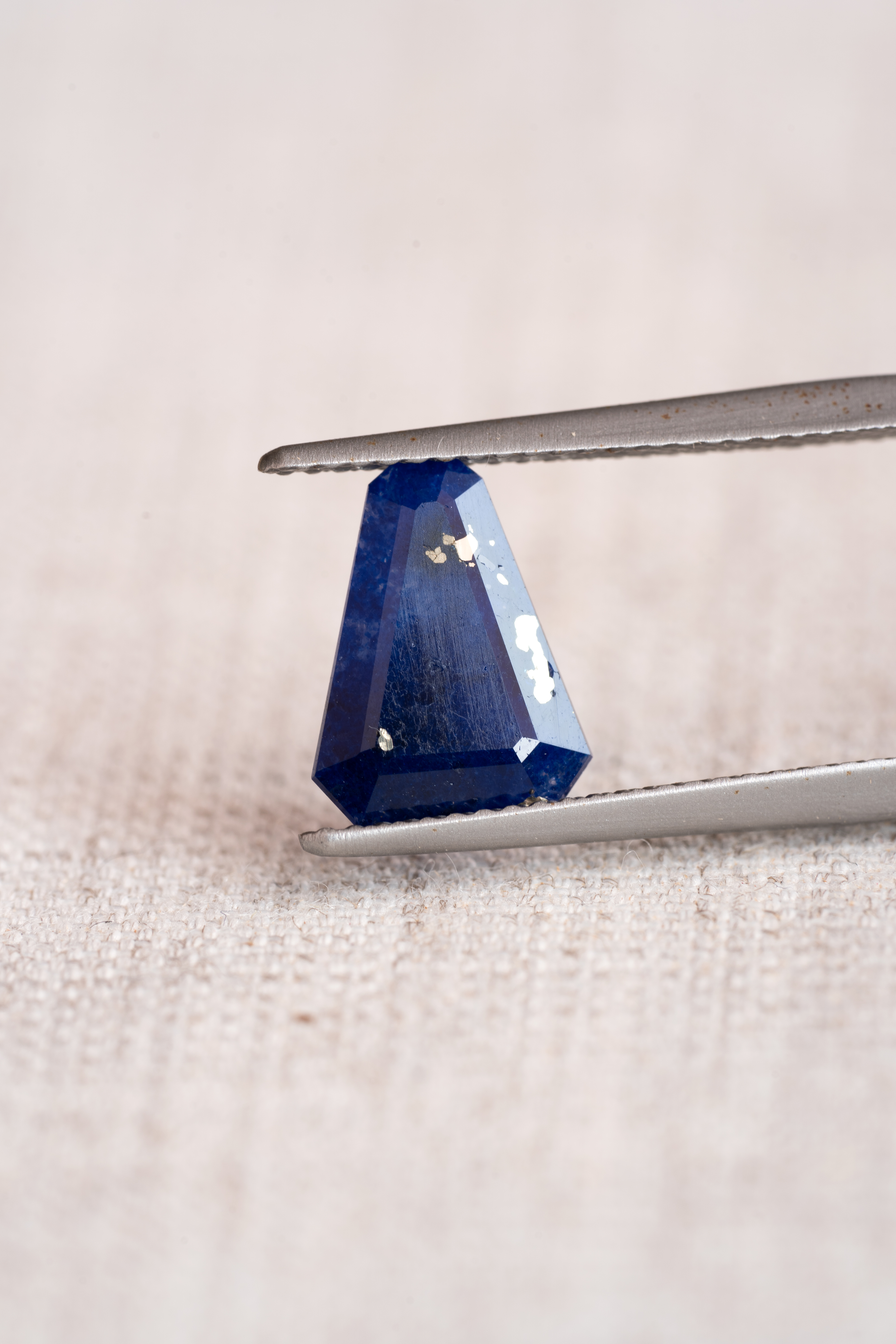 パイライト+ラズライトインソーダライト 1.85ct アフガニスタン産 - 画像 (2)