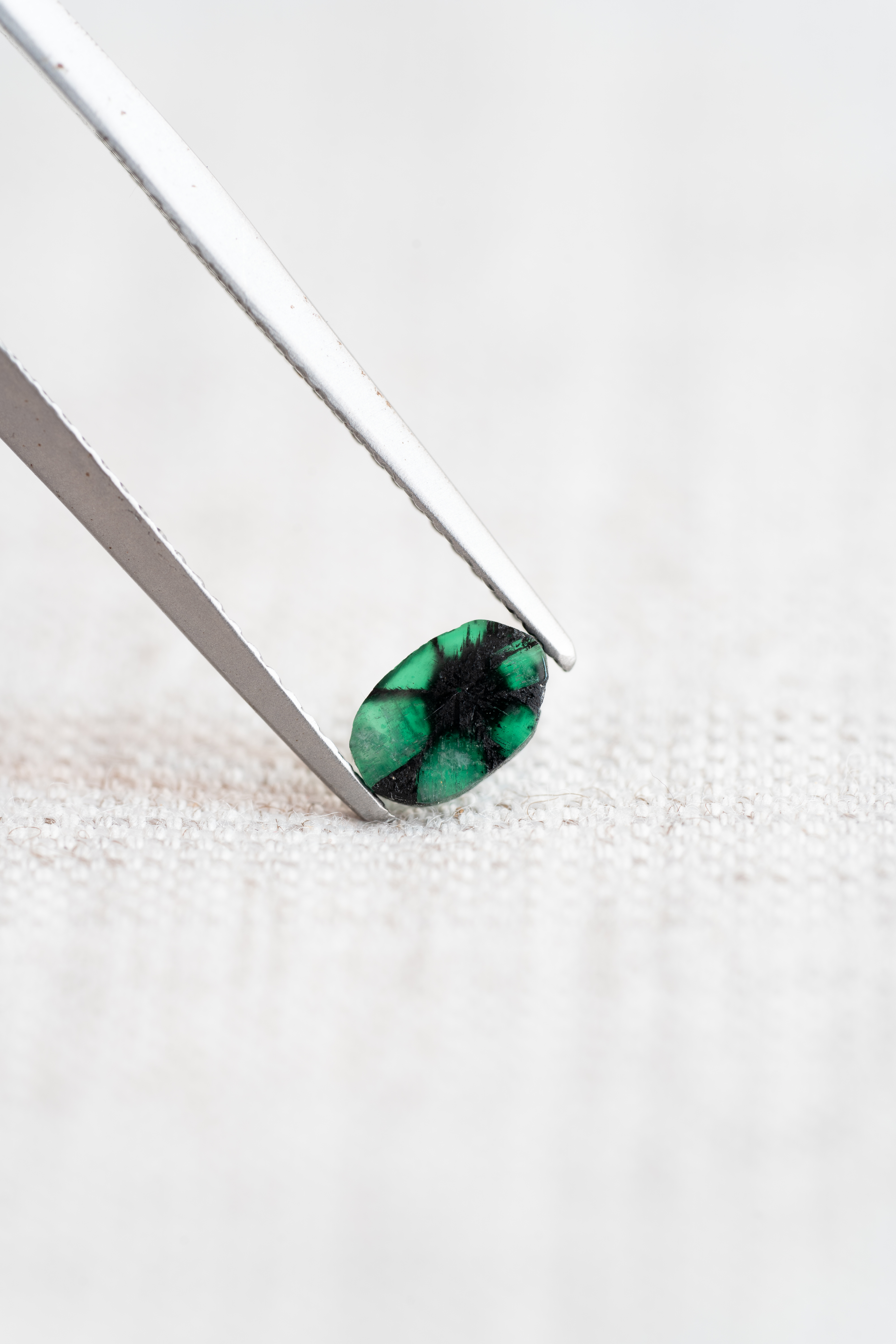 トラピッチェエメラルド 0.39ct コロンビア産 - 画像 (2)