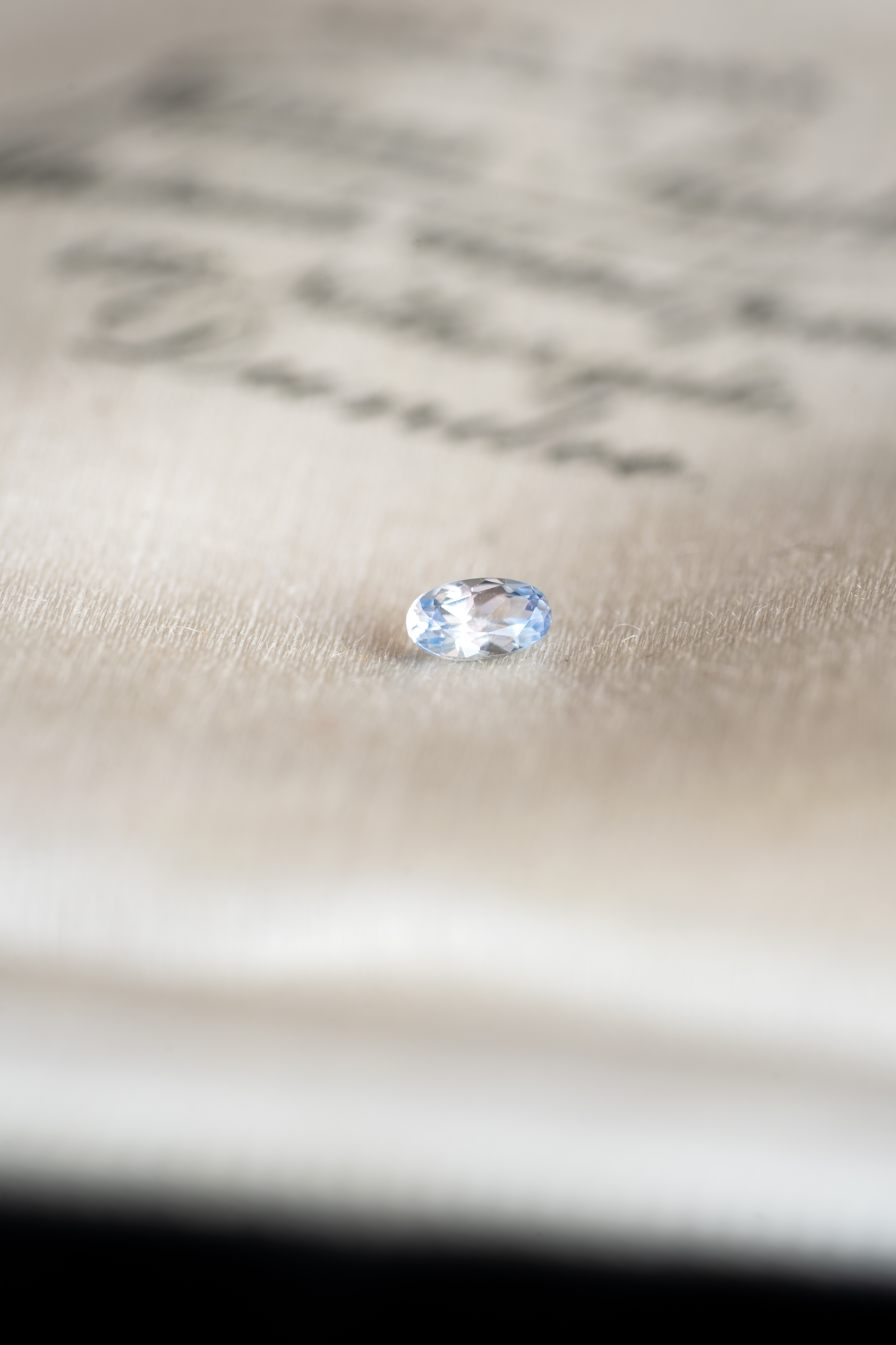 バイカラーベニトアイト 0.12ct アメリカ・カリフォルニア州産